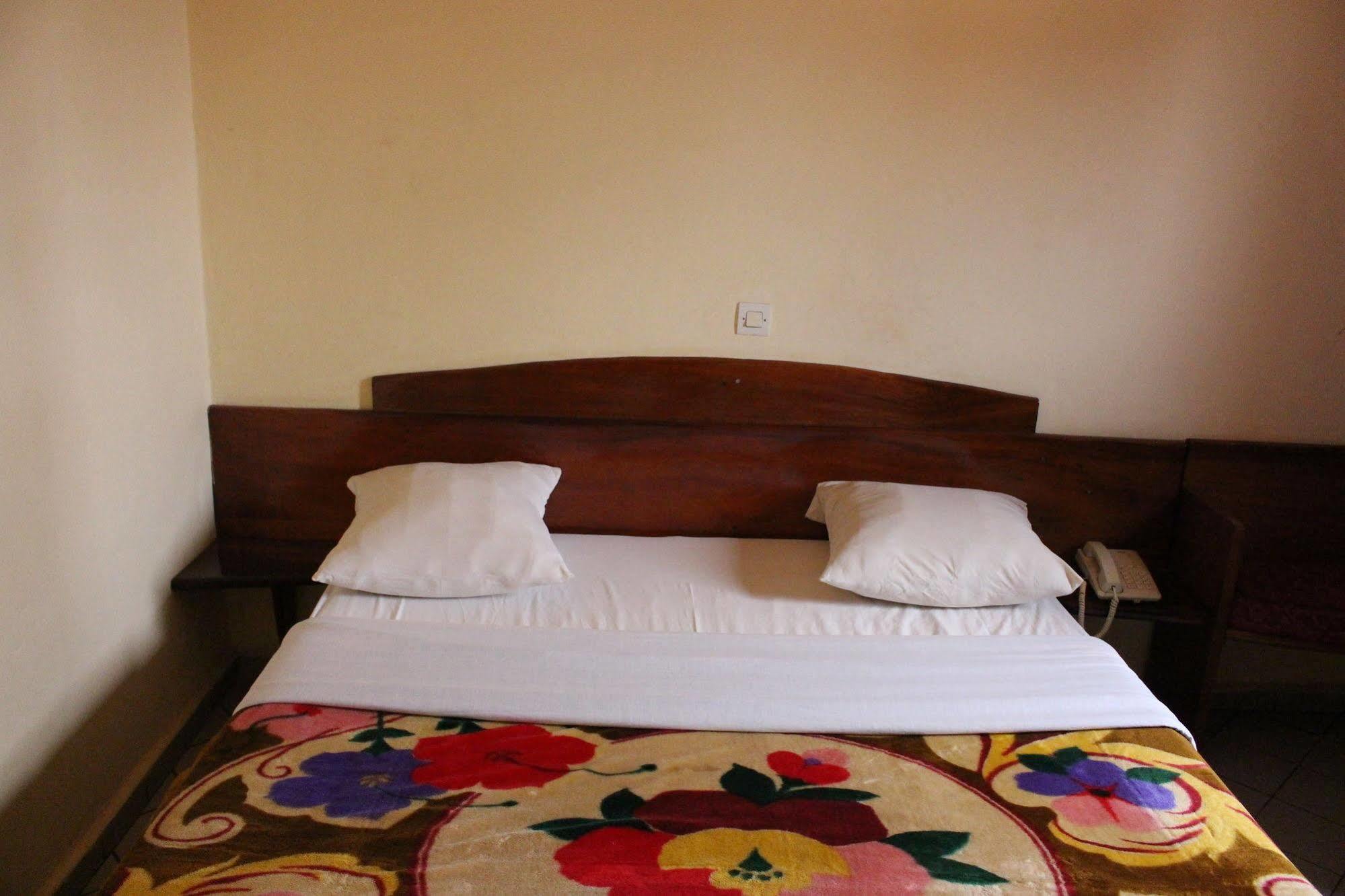 Hotel Altitel Bafoussam Exterior photo